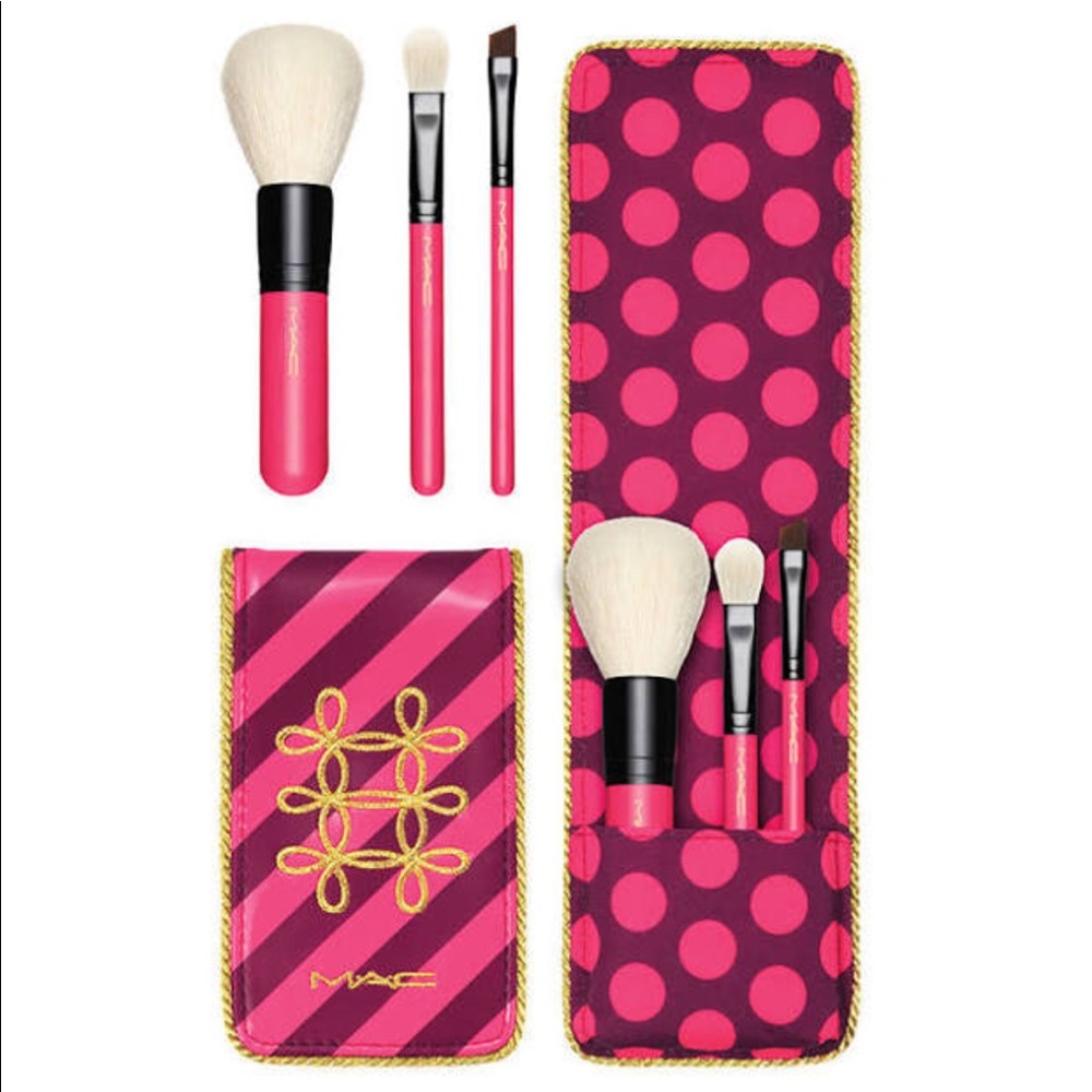 ❤️NEW!!!❤️Mac Women's Nutcracker Sweet Essential Brush Kit.Loc.F2.